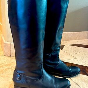 Women’s Frye leather knee high boot.  Black Melissa button back zip. Size 7.5.